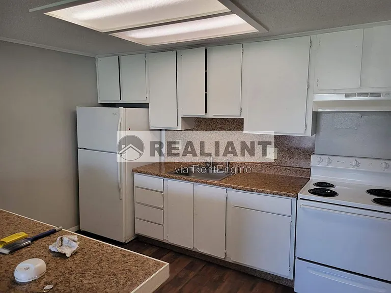 505 Amhurst Dr — Photo 3