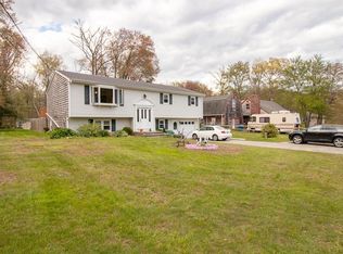 23 Brookwood Dr, Westport, MA 02790