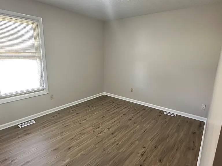 2443 Sullivan Ct — Photo 5