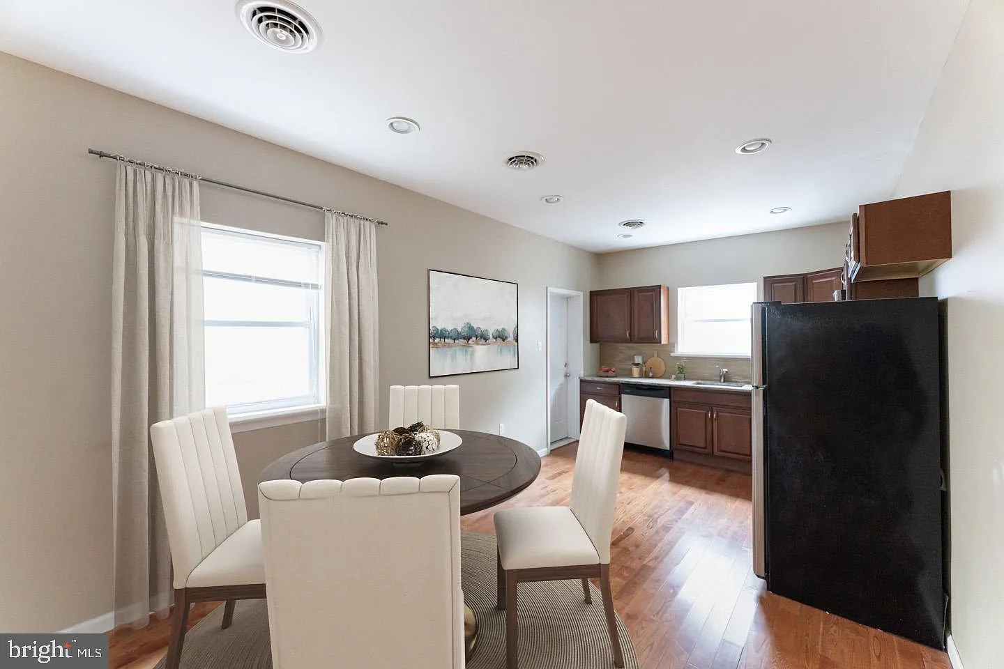 2 bed, 1.0 bath, 1030 sqft, $1,800 — Photo 3