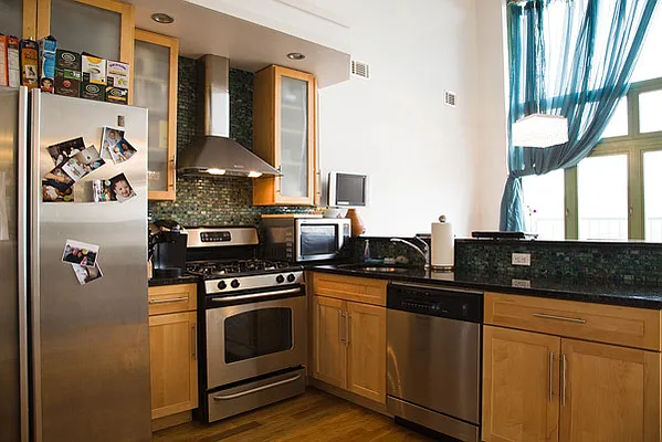 Sold by aptsandlofts.com | media 9