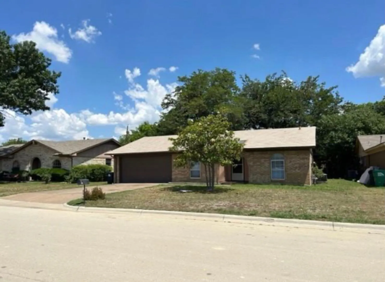 Denton Home 3 Bedroom 2 Bath — Photo 1