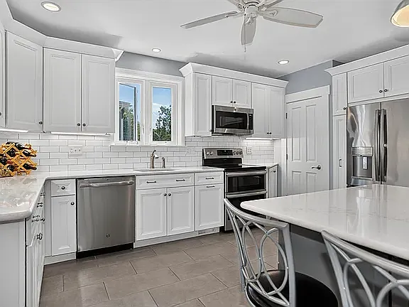 3 bed, 1450 sqft, $3,195 — Photo 2