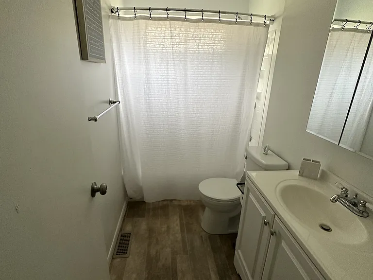 10835 Buchanan St — Photo 6