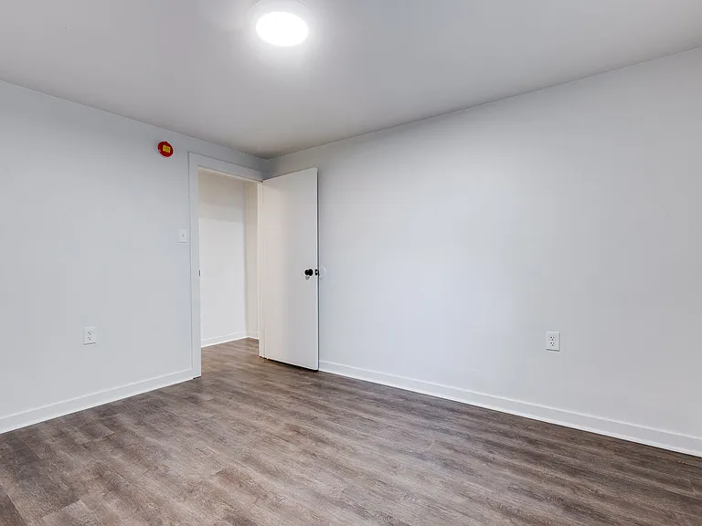 908 Penn St #FRONT — Photo 9