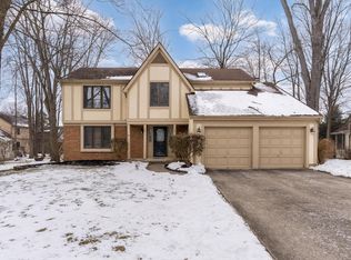207 Woodedge Cir W, Powell, OH 43065
