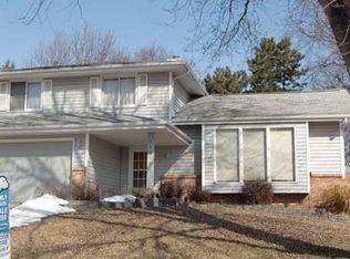 14718 Y Cir, Omaha, NE 68137