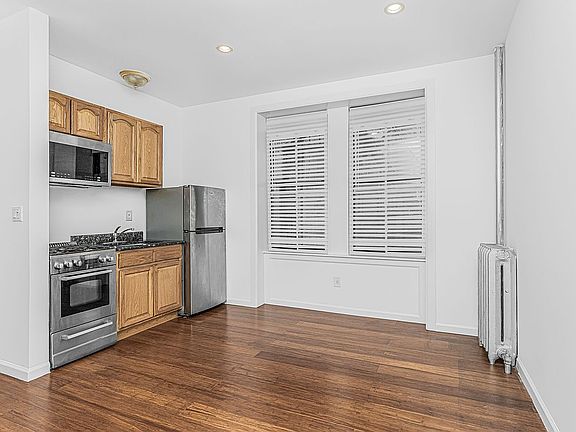 5th image of 530 Manhattan Ave APT 7
