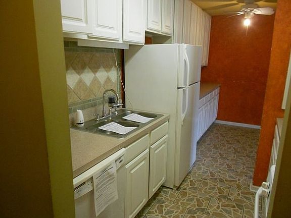 3rd image of 1925 Tall Oaks Dr #27