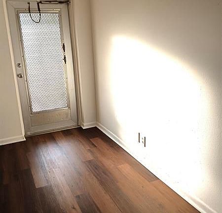 3rd image of 21 Berkshire E #A
