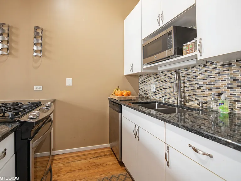 728 W Jackson Blvd #324 — Photo 4