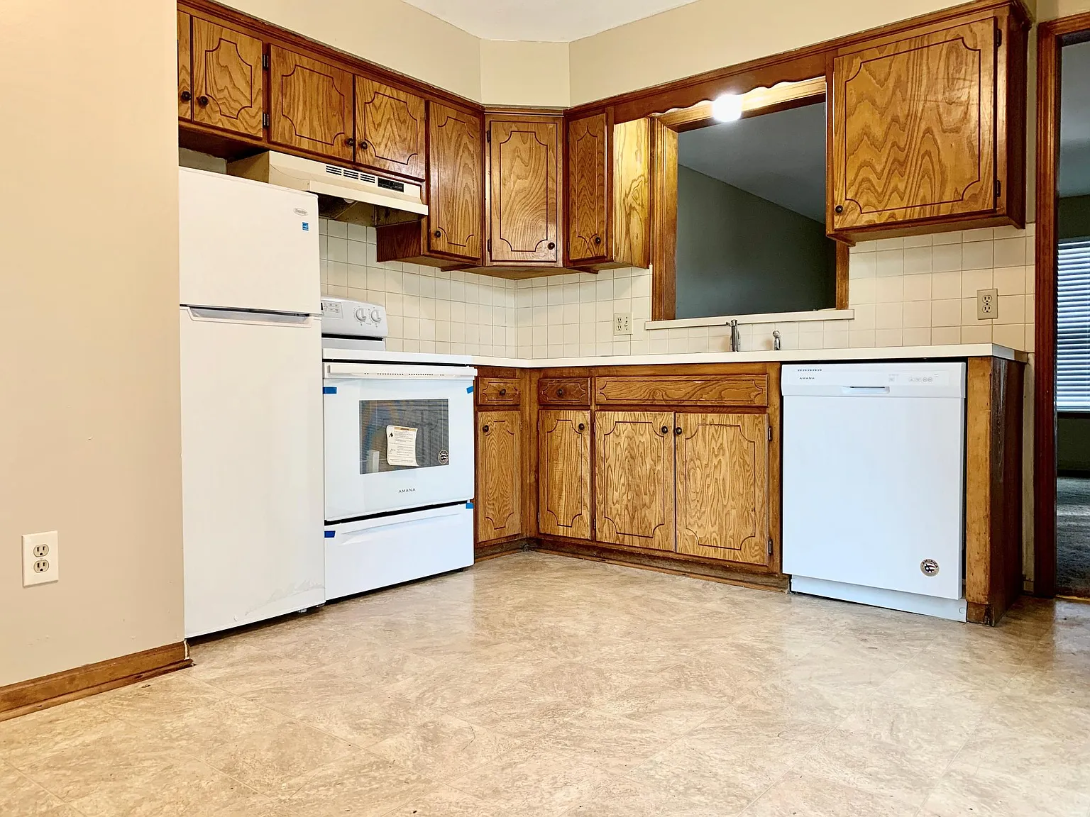 831 Rosewood St — Photo 2