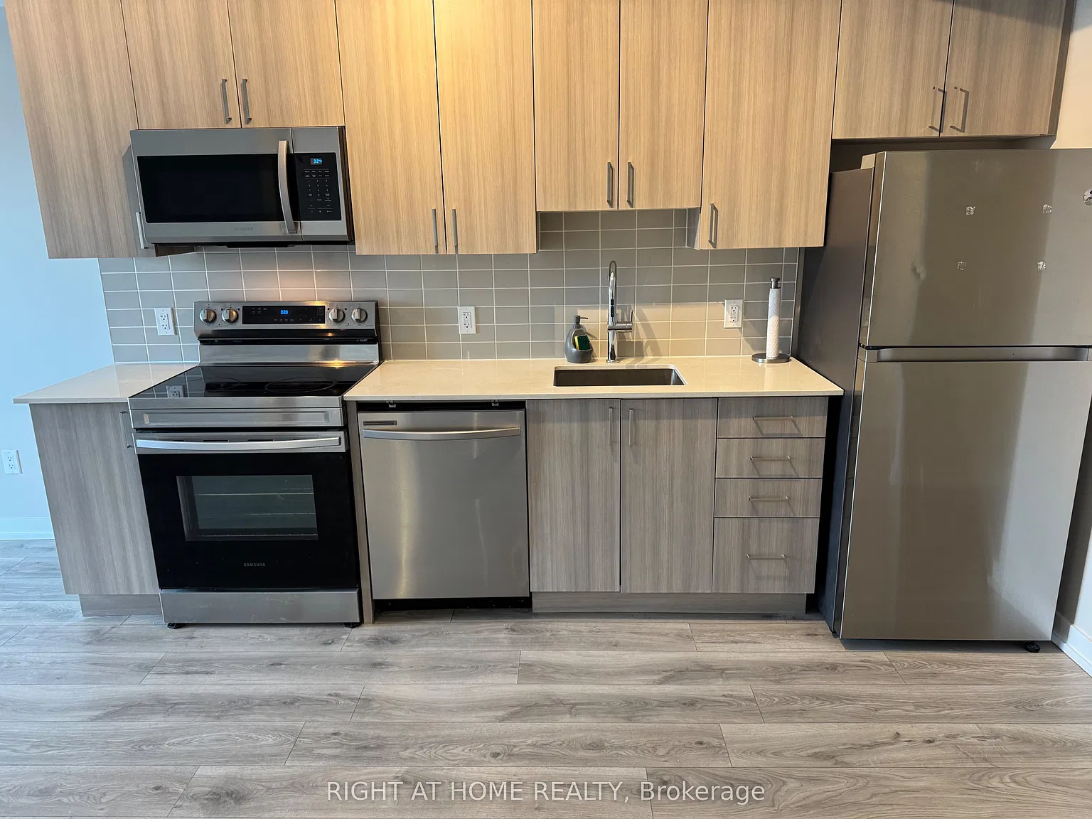 2 bed, $2,550 — Photo 2