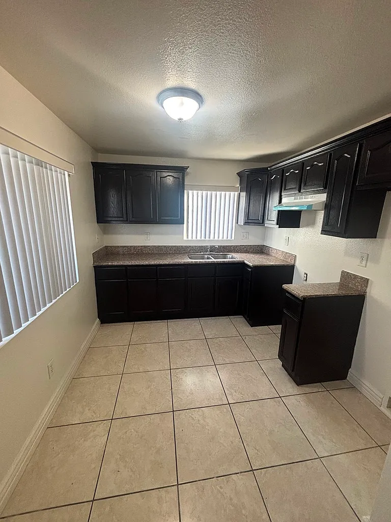 4 bed, 1275 sqft, $3,400 — Photo 4