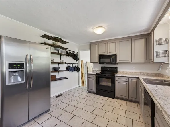 2706 W Copeland Ct, Clarksville, TN 37042