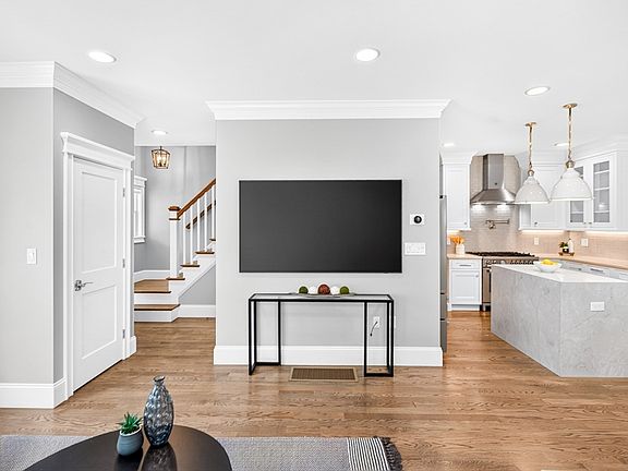 5th image of 101 Sumner Rd #1