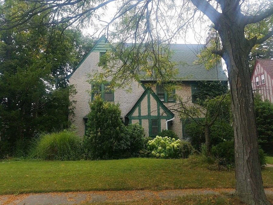1st image of 52 Fairway Dr