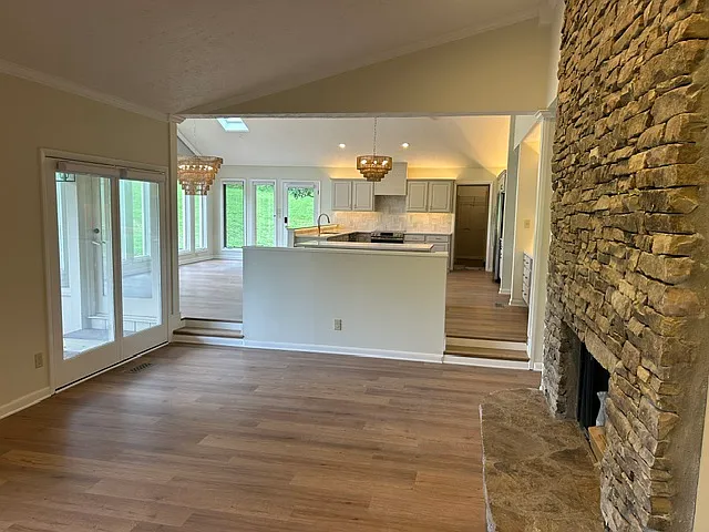 458 E Fox Den Dr — Photo 4