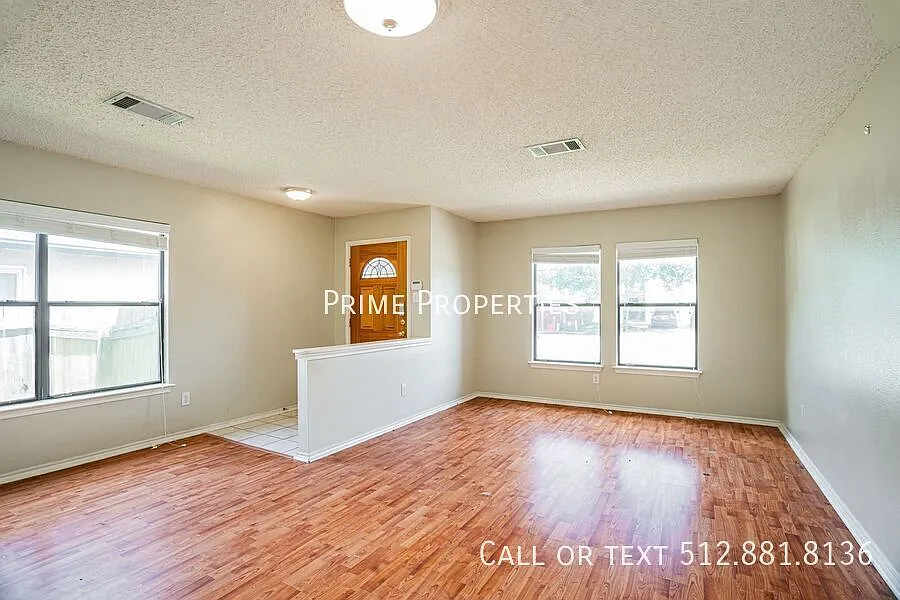 Beautiful two story home — Photo 4