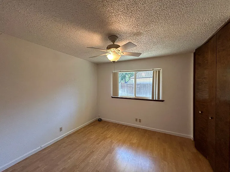 9471 Queen Oak Ct — Photo 8