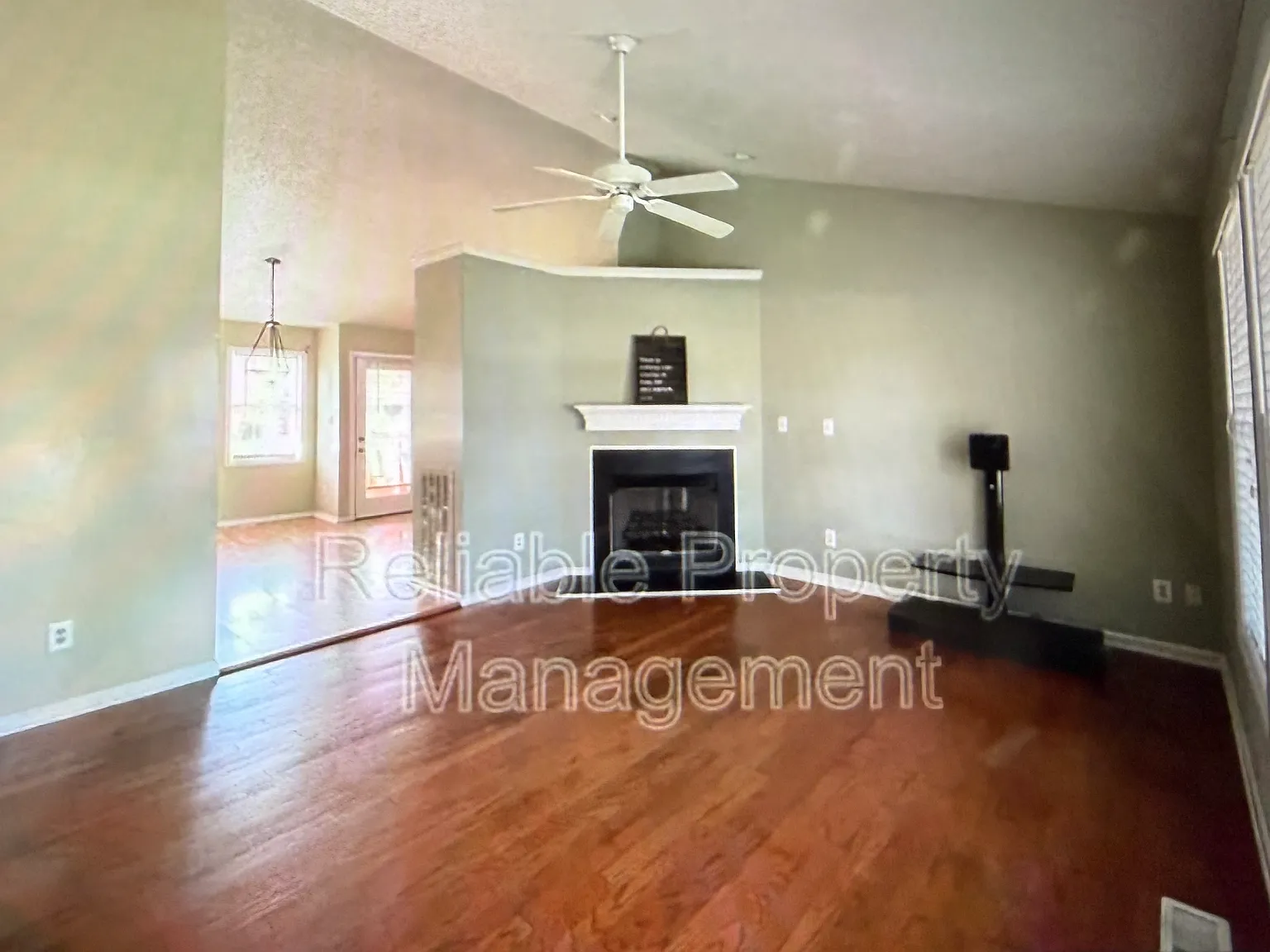 3 bed, 1232 sqft, $1,800 — Photo 3