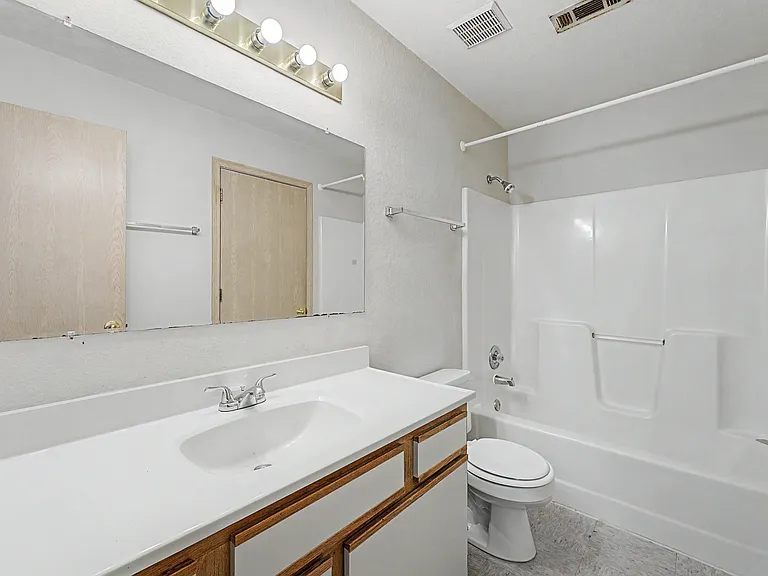 1364 E Sequoyah Ct — Photo 8