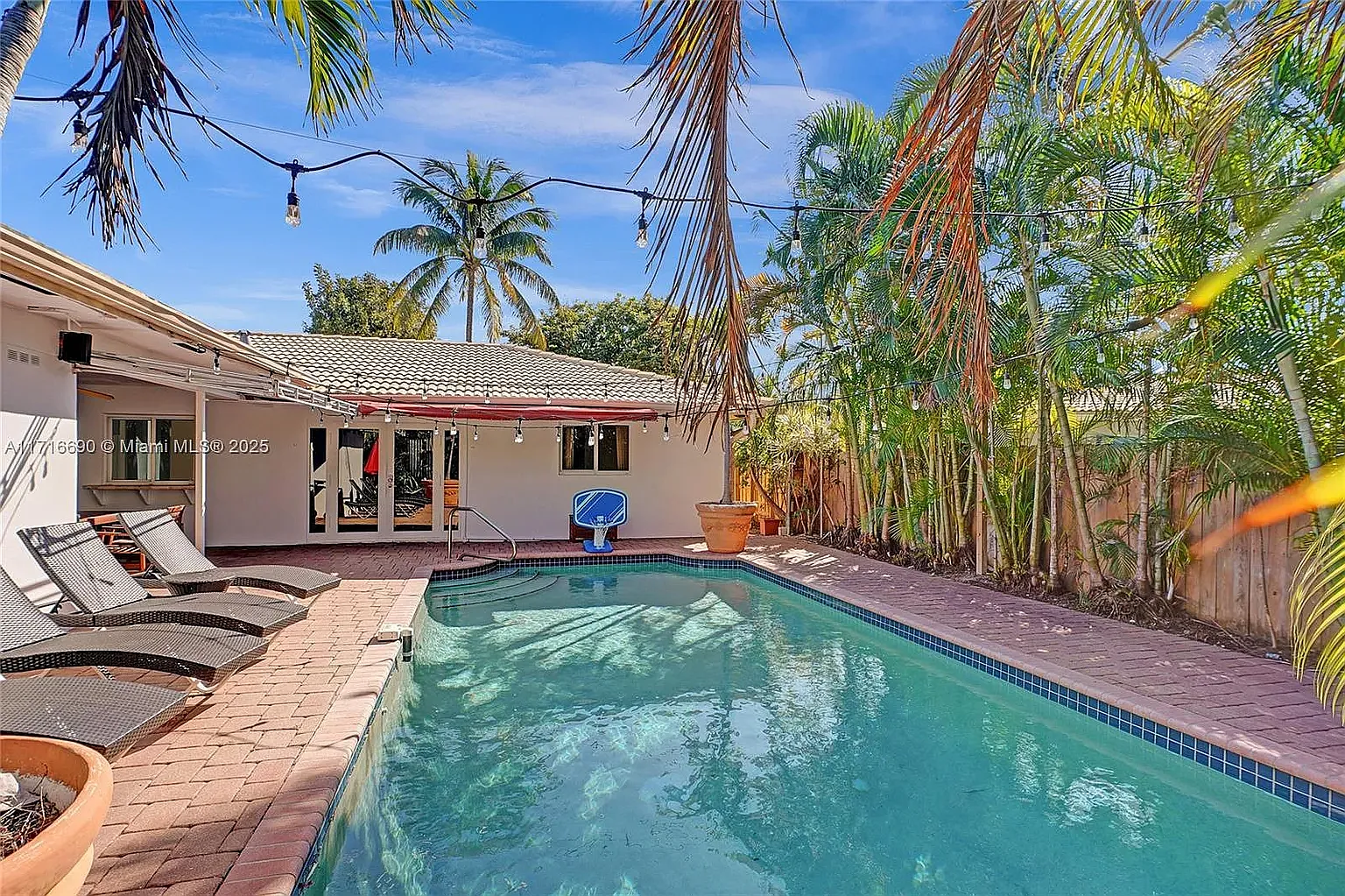 4 bed, 1980 sqft, $5,300 — Photo 1