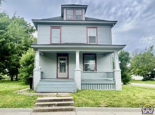 1325 SW 11th St, Topeka, KS 66604