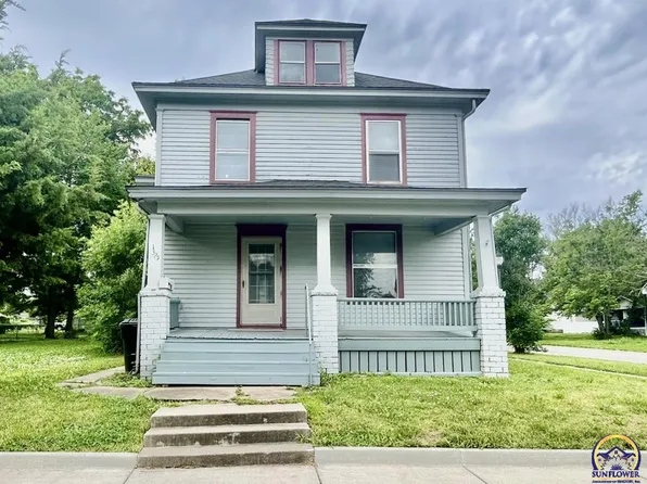 1325 SW 11th St, Topeka, KS 66604