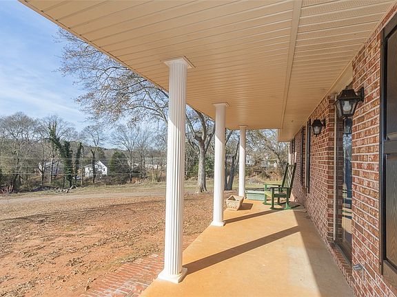 5th image of 904 Parkwood Dr