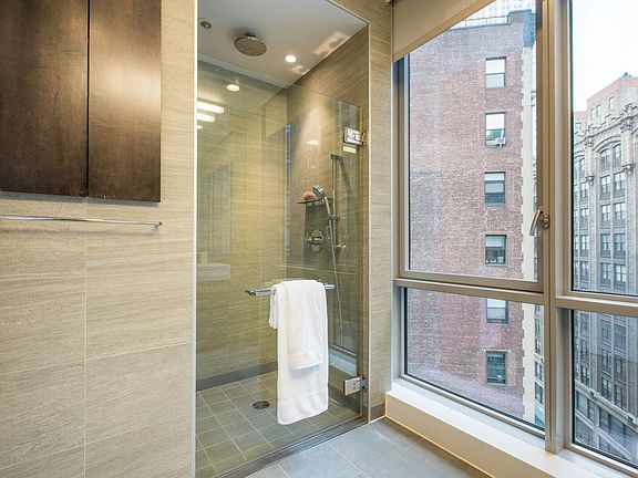 5th image of 160 Madison Ave APT 22G