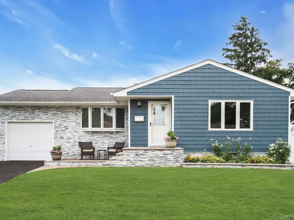 5 Stagg Lane, Commack, NY 11725