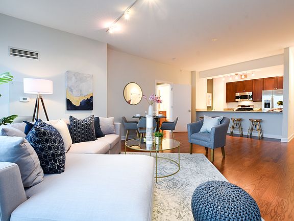 4th image of 1201 S Prairie Ave APT 3904