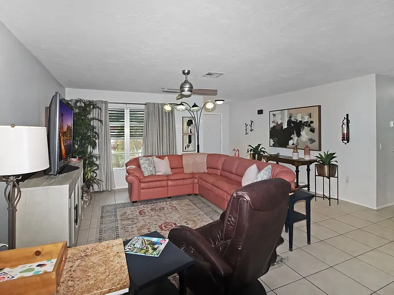 242 Capri Ave — Photo 5