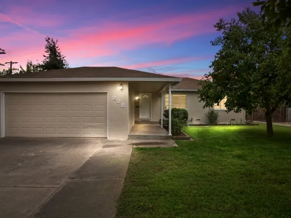 228 E Churchill St, Stockton, CA 95204