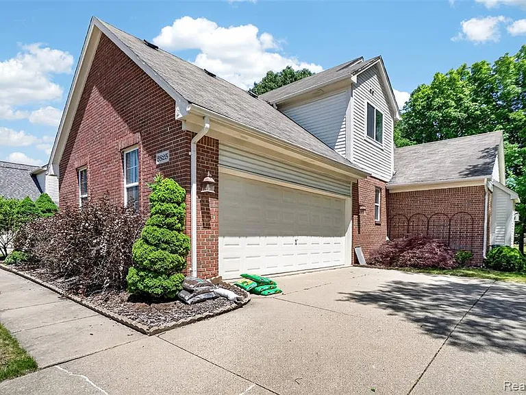 2825 Long Meadow Ln — Photo 37