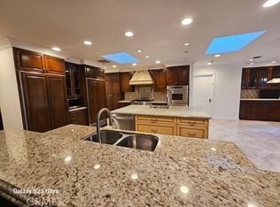 17631 Corinthian Dr, Encino, CA 91316