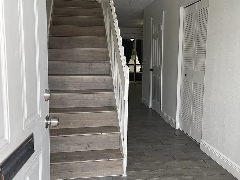 2339 Huntington Green Ct — Photo 2