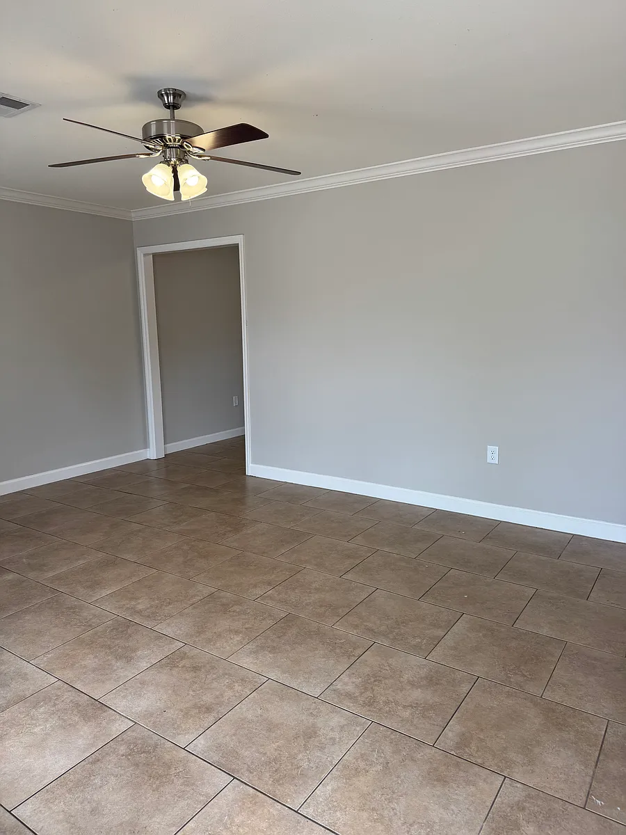 Photo 2 of 10 - 2038 Silver Springs Cir #B - Conway, AR Building Photo - 2038 Silver Springs Cir #B