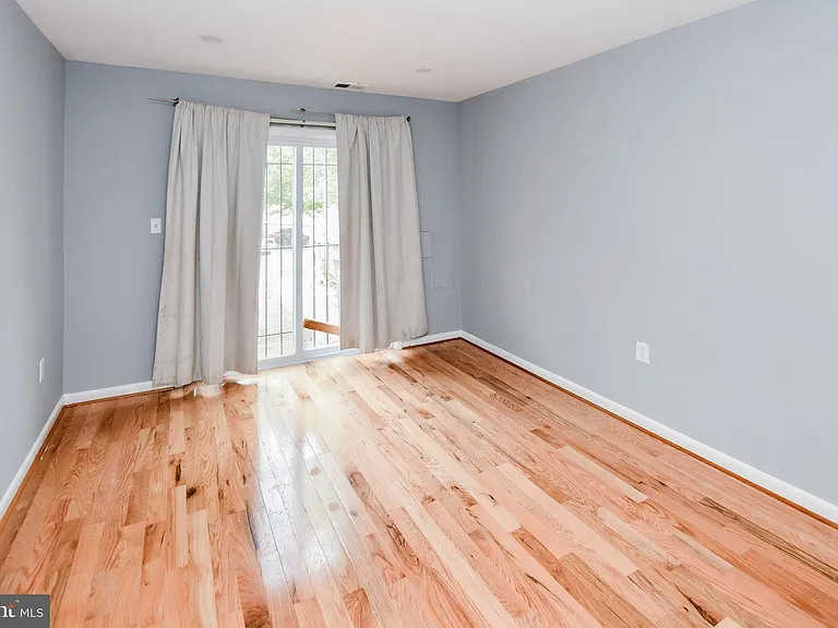 1704 Montana Ave NE — Photo 6