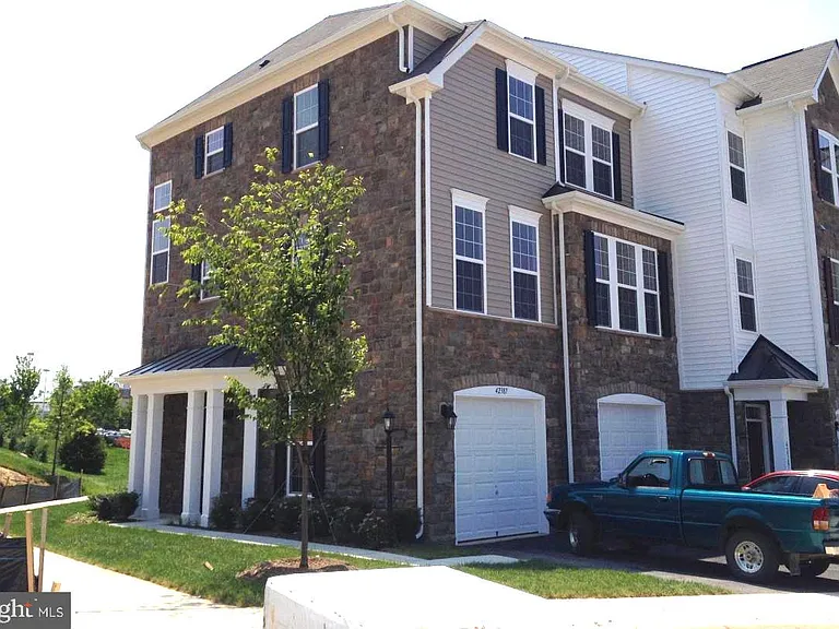 42387 Trellis Sq — Photo 1