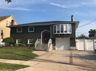 882 Hayes St, Baldwin, NY 11510