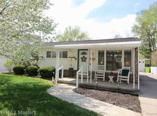 29774 Magnolia Dr, Flat Rock, MI 48134