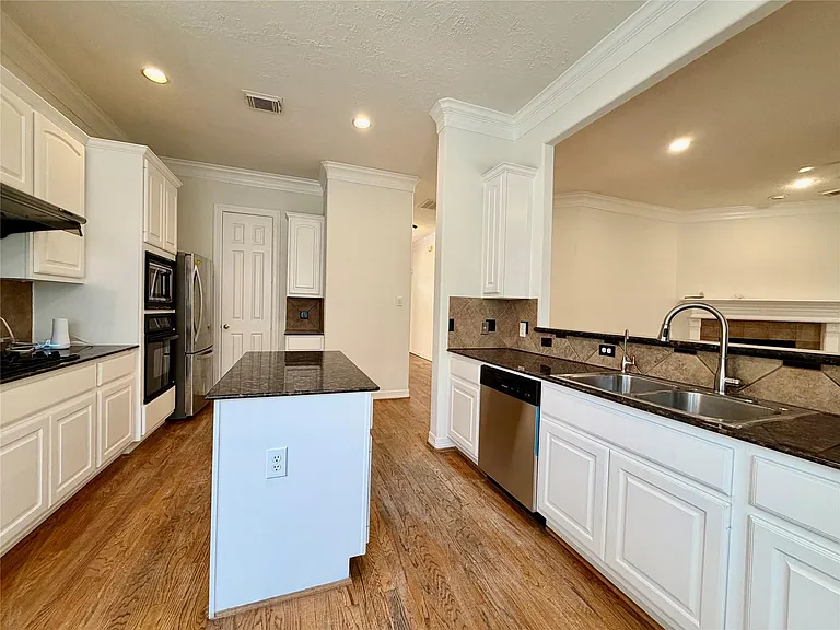 2806 Briarhurst Park — Photo 10