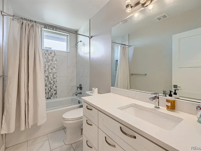 1272 Yates St #6 — Photo 18