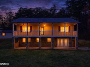 1429 Windsor Dr, Dandridge, TN 37725