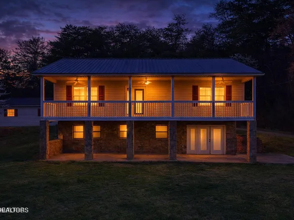 1429 Windsor Dr, Dandridge, TN 37725