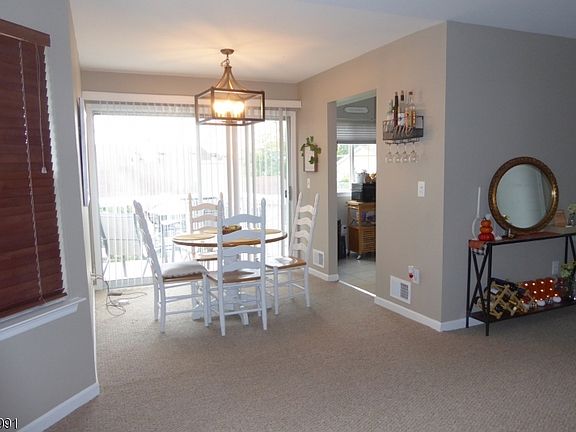 3rd image of 52 Foxwood Ct