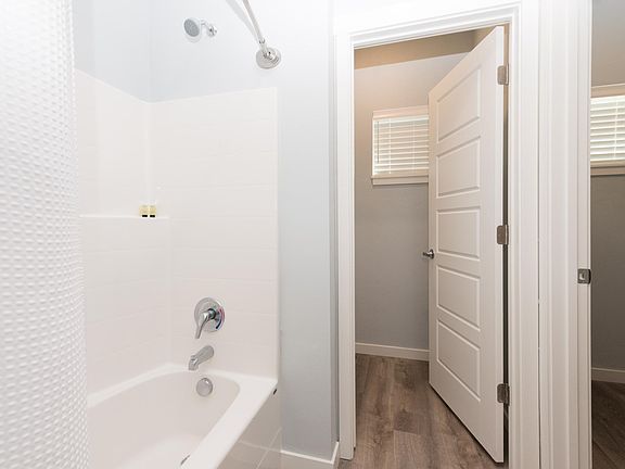 4th image of 5811 N Coffey St #5739