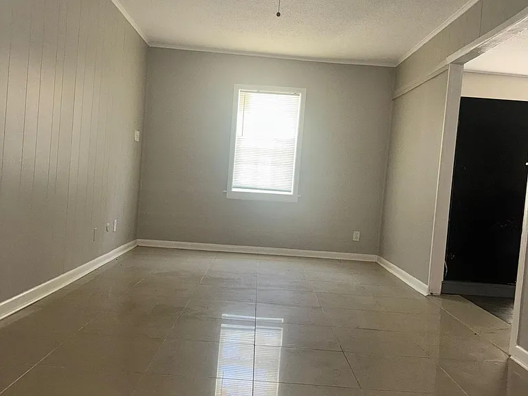 3004 Walker St — Photo 6